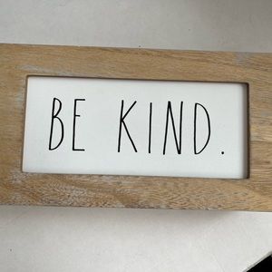 Rae Dunn BE KIND decor